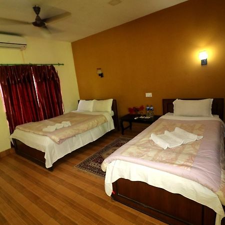 Chitwan Safari Camp & Lodge 索拉哈 外观 照片
