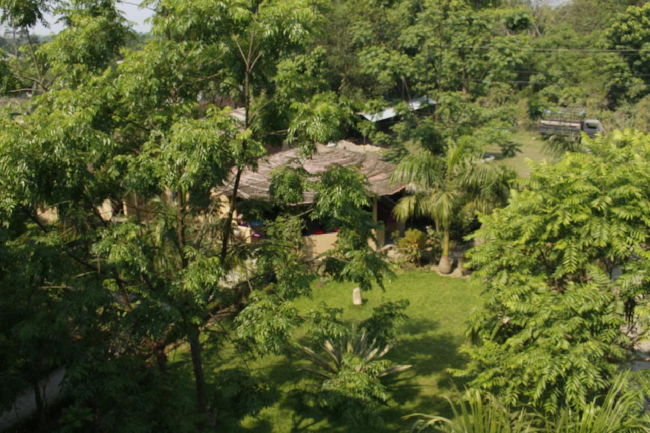 Chitwan Safari Camp & Lodge 索拉哈 外观 照片