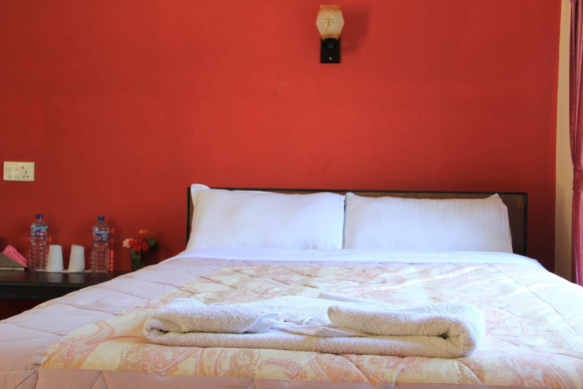 Chitwan Safari Camp & Lodge 索拉哈 外观 照片