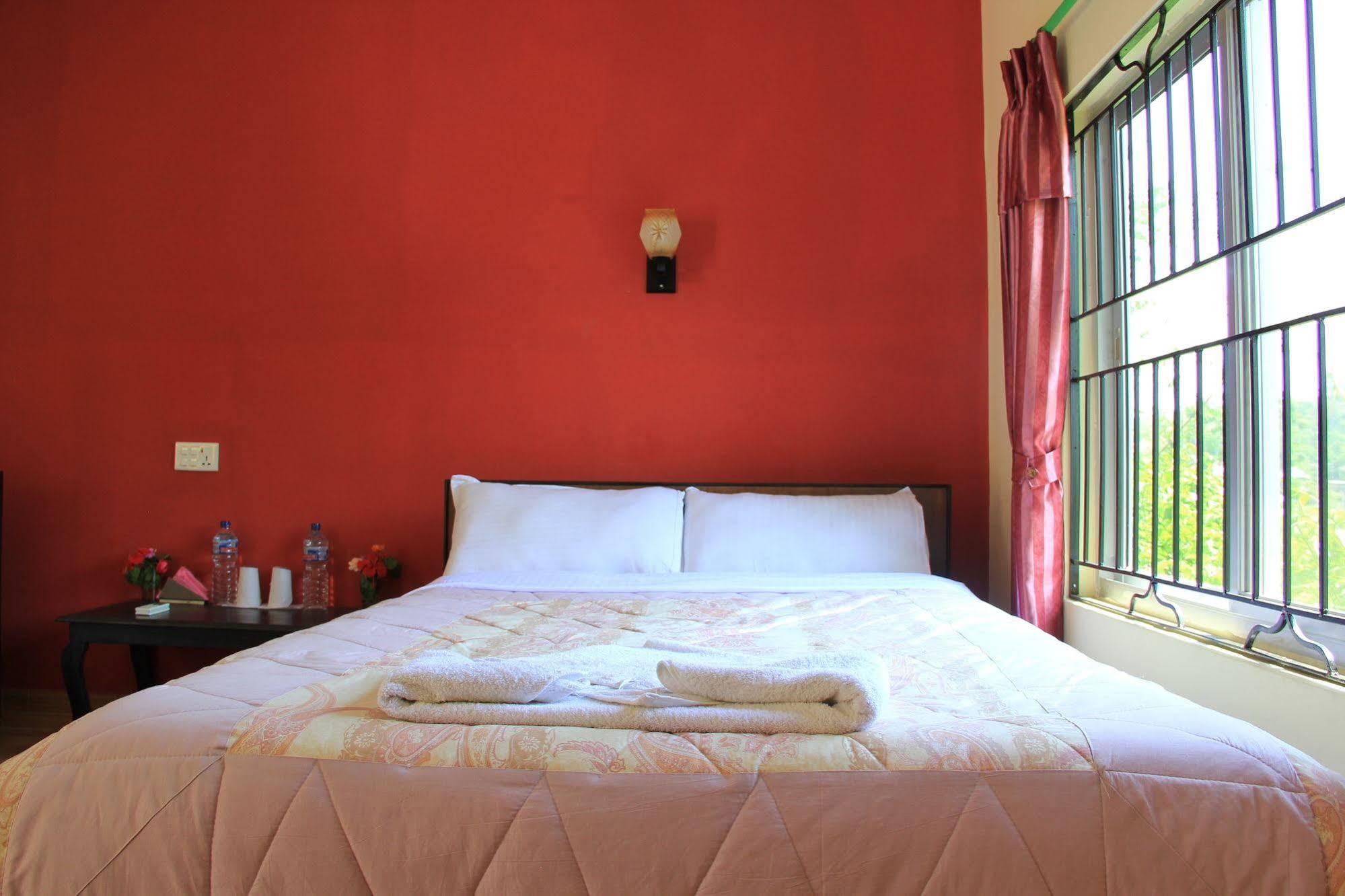 Chitwan Safari Camp & Lodge 索拉哈 外观 照片