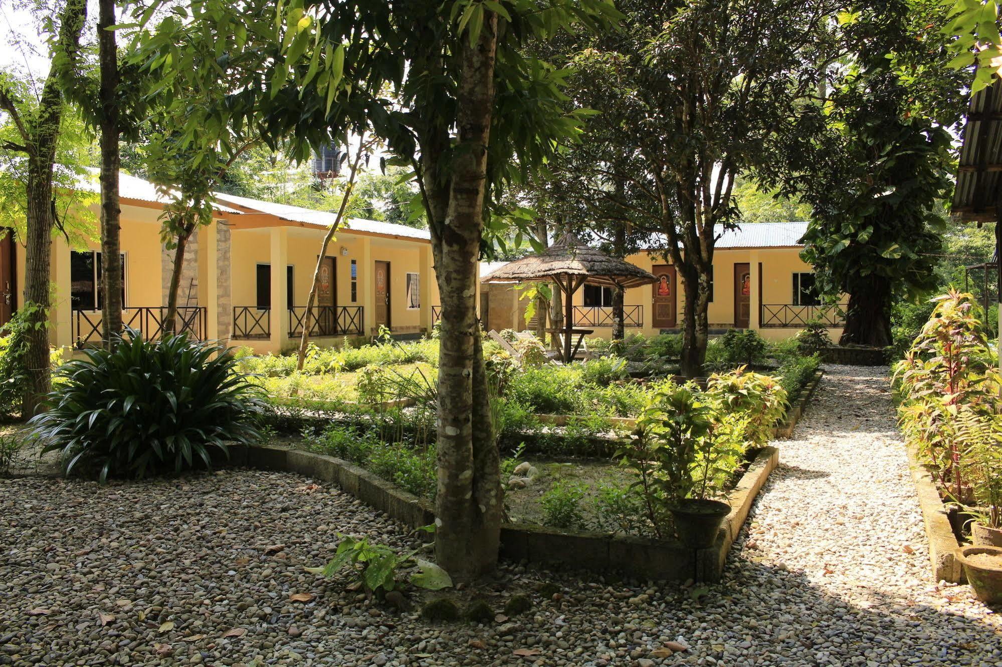 Chitwan Safari Camp & Lodge 索拉哈 外观 照片