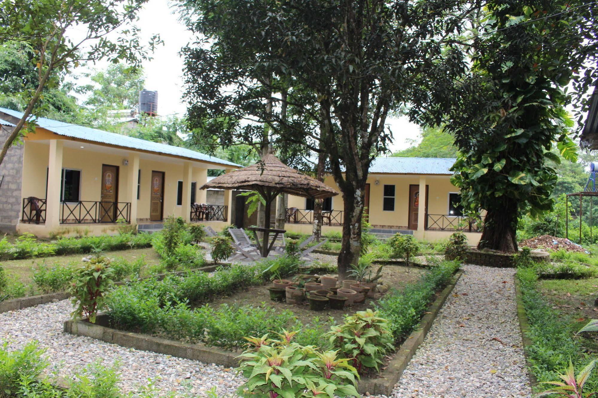 Chitwan Safari Camp & Lodge 索拉哈 外观 照片