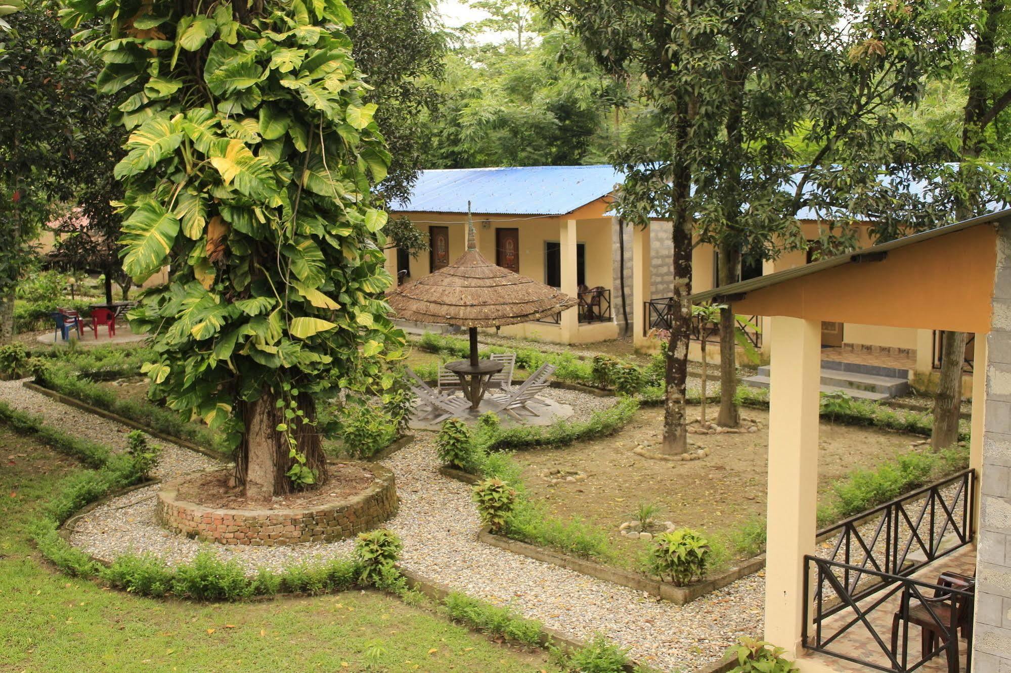 Chitwan Safari Camp & Lodge 索拉哈 外观 照片