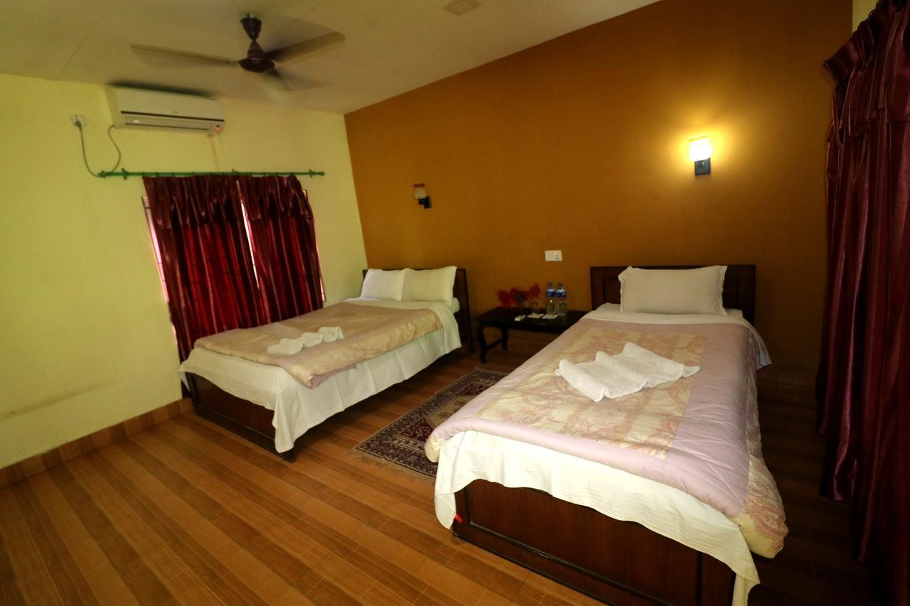 Chitwan Safari Camp & Lodge 索拉哈 外观 照片